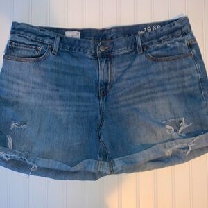 3/20🌟Gap sexy boyfriend shorts light wash distressed size 34